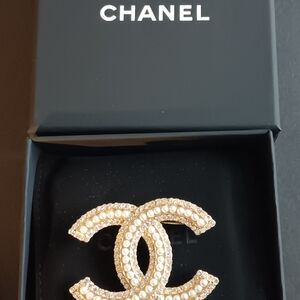 CHANEL Gold and Cream Pearl Brooch